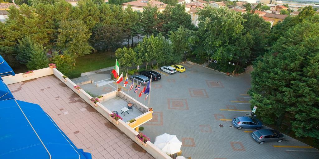 Valdenza Hotel Campegine Extérieur photo